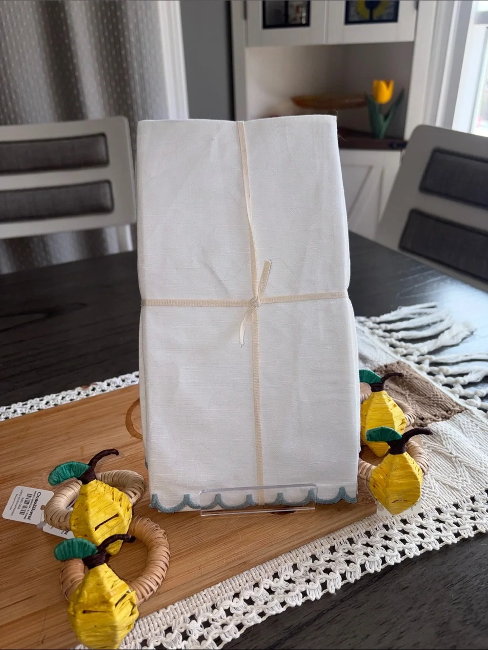 White Decorative Kitchen Napkins with Scalloped edges and 4 lemon napkins rings.